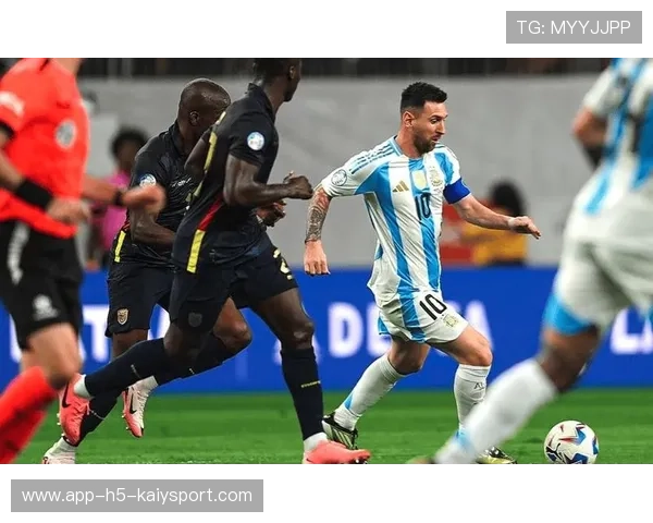 梅西出席慈善足球赛,现场气氛温馨 梅西出席慈善足球赛,现场气氛温馨