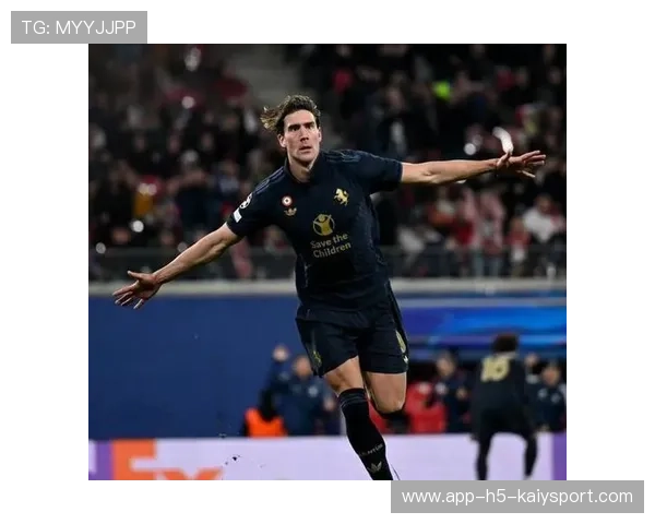 尤文“内战”打响！两锋霸同时爆发，首发名额成难题