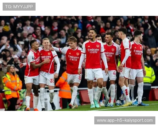 阿森纳坚持原有战术，力求保持长期稳定的高水平表现，阿森纳曾经的最强阵容